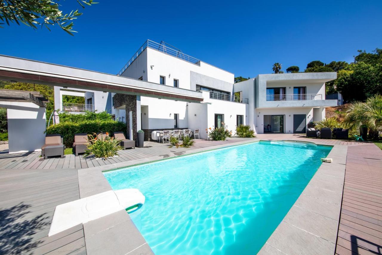 كافالير سور مير Villa Louancelie B&B المظهر الخارجي الصورة