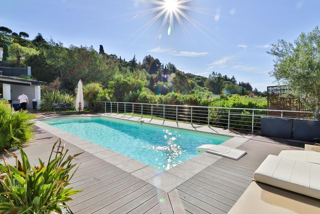 كافالير سور مير Villa Louancelie B&B المظهر الخارجي الصورة