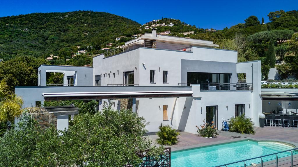 كافالير سور مير Villa Louancelie B&B المظهر الخارجي الصورة