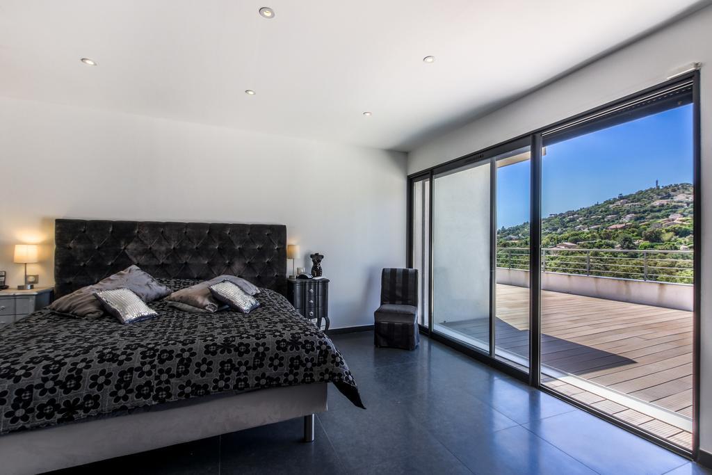 كافالير سور مير Villa Louancelie B&B المظهر الخارجي الصورة